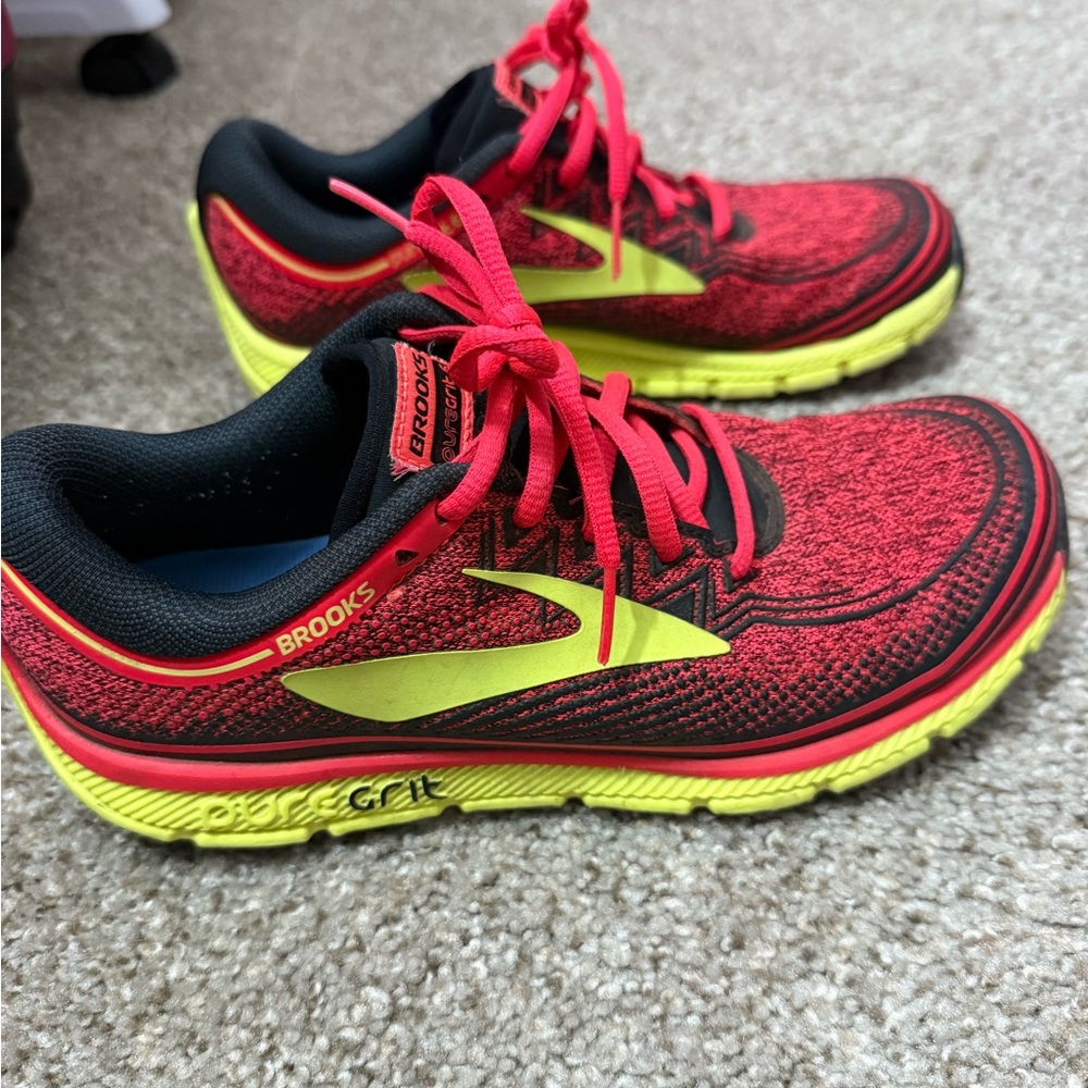 Brooks Pure Grit Running Shoe - like new